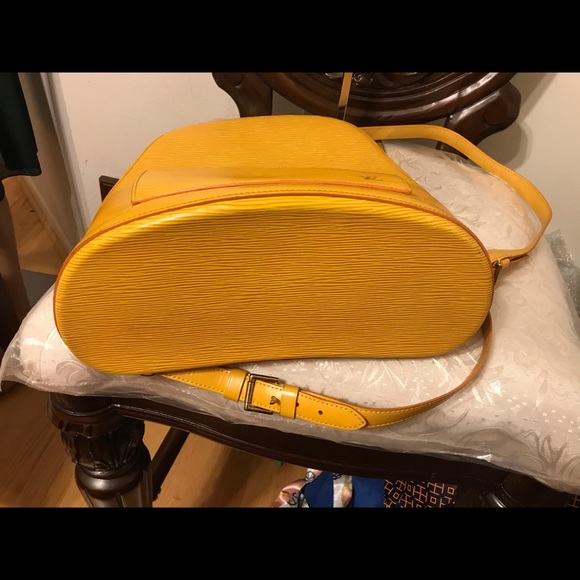 Louis Vuitton Epi yellow backpack - Picture 7 of 13